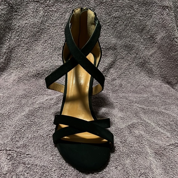 Size 7/5 - Picture 2 of 4